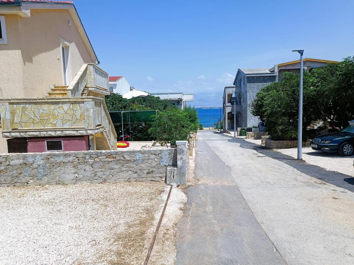 Apartments Babic 50 Meters From The Beach 비르 외부 사진